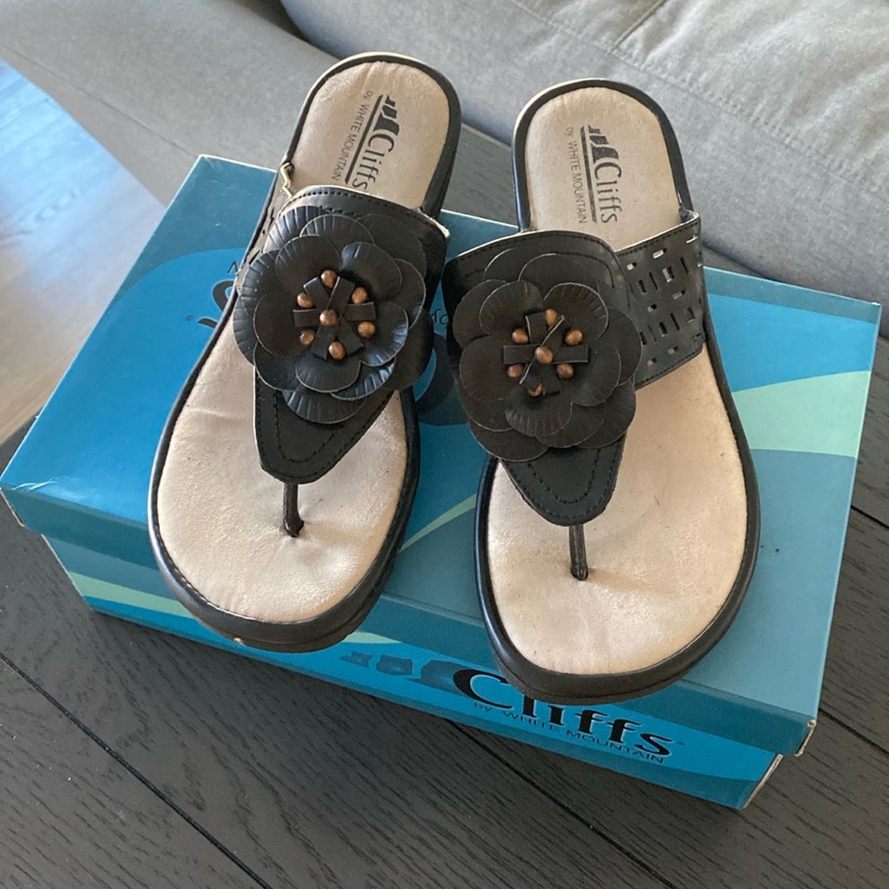 Cliffs by White Mountain women’s size 8 black slip on sandals with rugged sole